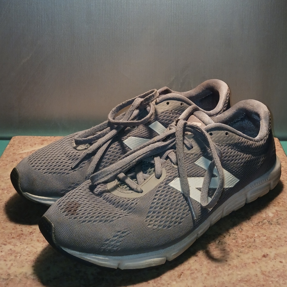 New Balance 600v2 Women's Size 8.5 Gray Shoes